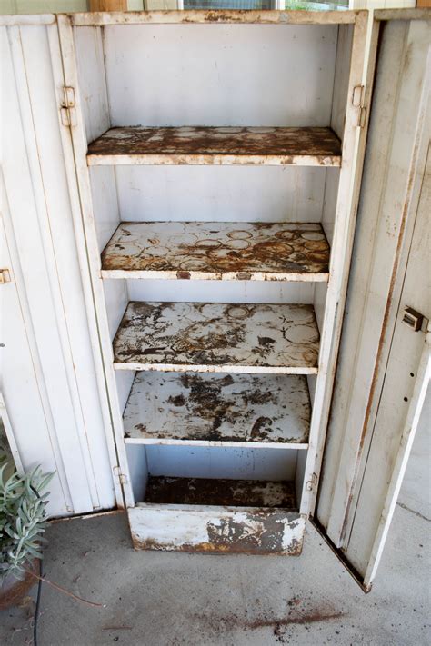 restoring old metal cabinets